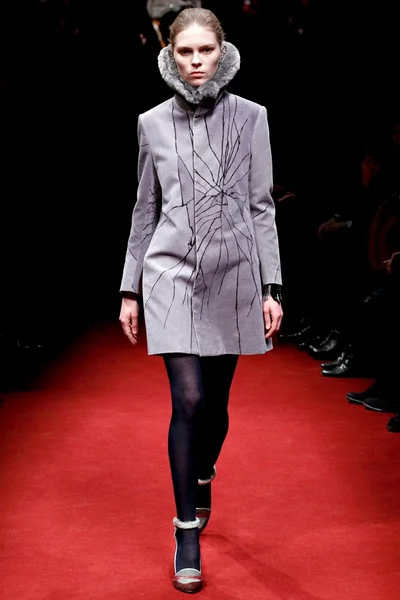 Look 10